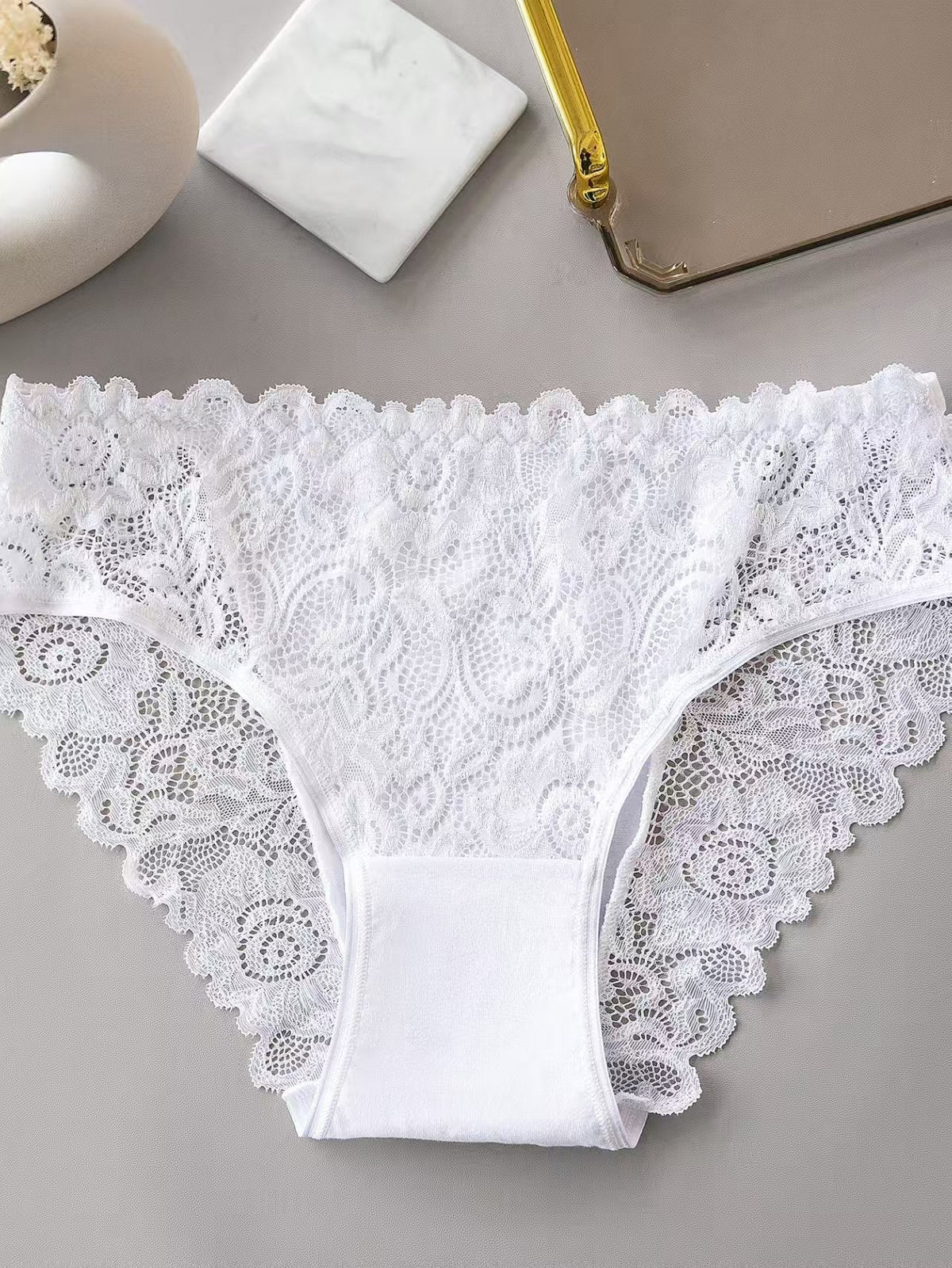 Lightweight Breathable Hollowed-out Sexy Women's Lace Panties